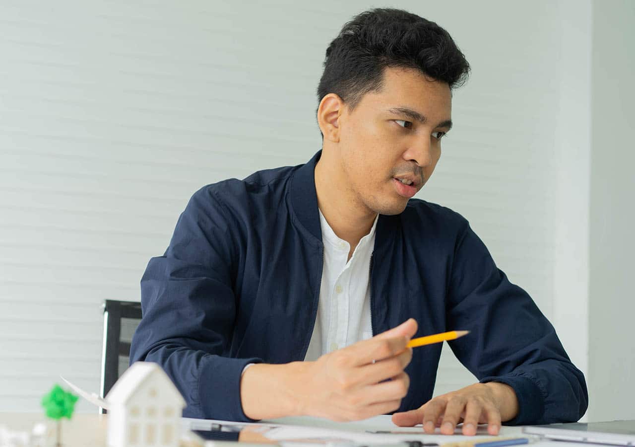 Tips merencanakan karier di usia muda agar sesuai harapan dengan langkah realistis, reflektif, dan relevan menghadapi dunia kerja.